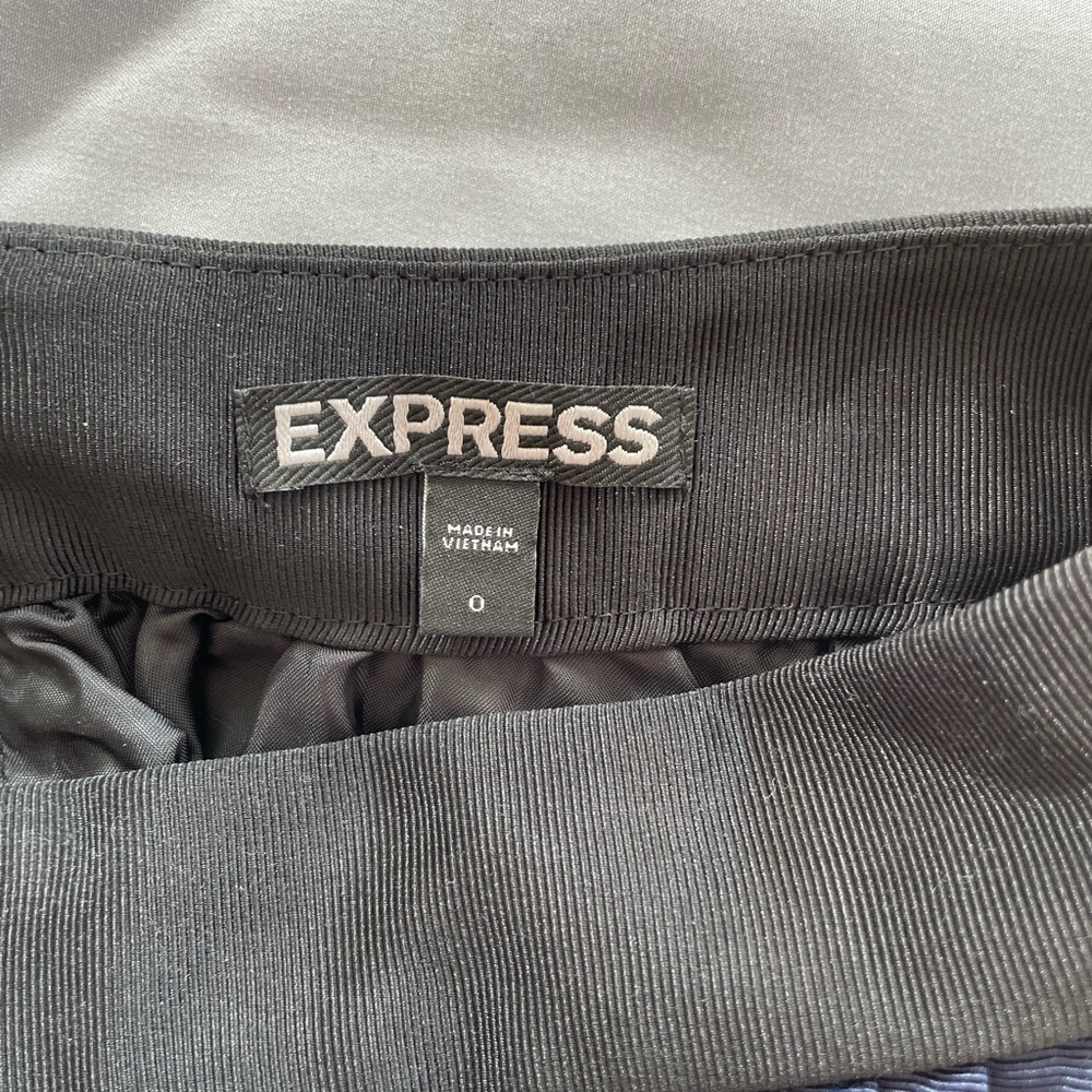 EXPRESS, Mini Skirt, Size 0 - Picture 4 of 4